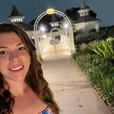 Do Disney Magic Bands come with chargers?