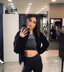 Mery Bur Adli Kullanicinin Dilan Deniz Panosundaki Pin Stil Kiyafetler Stil Unluler