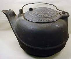 1863 Civil War Era Cast Iron Tea Kettle Liveauctiongroup We Still Use A Cast Iron Tea Kettle In Our Kitchen Fireplace Newer It Cast Tea Pots Cast Iron