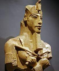 Akhenaten (pronounced / ˌ æ k ə ˈ n ɑː t ən /), also spelled echnaton, akhenaton, ikhnaton, and khuenaten (ancient egyptian: Akhenaton Le Pharaon Revolutionnaire Qui Attire Les Telespectateurs Sur France 5 Echo En Echo