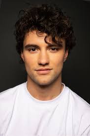 🎬 Khobe Clarke viverá Beau Maxwell na adaptação de "Off Campus" do Prime  Video