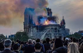 If so, please try restarting your browser. Incendie A Notre Dame De Paris Les Journaux Du Monde Entier Pleurent La Cathedrale