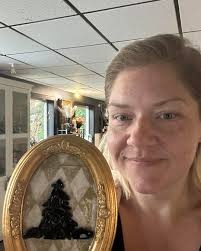 🎄Get ready for the holiday season with our DIY workshop! 🎨 Join Loretta  Springer