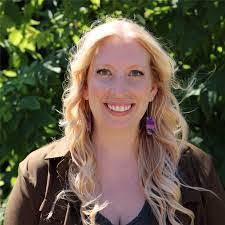 Lori Arp's Instagram, Twitter & Facebook