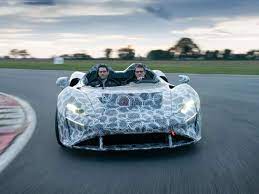 599 gto is a monster with a top speed of 208 miles per hour and needs only 3.35 seconds to reach 100 kmph from zero. Cristiano Ronaldo Juve Star Spendiert Sich Selbst Extrem Seltenen 9 Millionen Euro Bugatti Auto