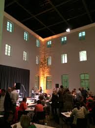 Der glasüberdachte, lichtdurchflutete klosterinnenhof bietet von dienstags bis samstags auf 300 quadratmetern platz zum lunch. Klosterhof Im Maxhaus Katholisches Stadthaus In Dusseldorf Schulstrasse Dusseldorf Carlstadt De Stadthaus Klosterhof Kloster