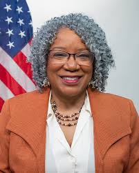 Donna Garland's Instagram, Twitter & Facebook