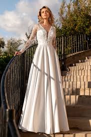 Cumpără ieftin rochii de mireasă online astăzi la lightinthebox.com! Rochia De Mireasa Ankara Este O Rochie Simpla Si Eleganta Prin Combinaia De Tafta Duchesse Si Dantela Fina Wedding Dresses Bride Dress Sleeveless Wedding Dress