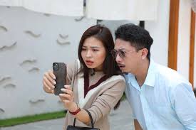 Tham gia chương trình quý ông đại chiến, lâm vỹ dạ khiến đồng nghiệp và khán giả bất ngờ khi tiết lộ chuyện tình yêu với hứa minh đạt. Edykfr9wswcksm