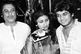 Kumar received his bachelor degree in physical therapy from nagpur university, masters in public health (epidemiology), and ph.d. Kishore Kumar With Wife Leena Chandavarkar And Son Amit Kumar Kishore Kumar Bollywood Actors Singer