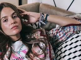 Así se lleva el bolso 'Gabrielle' de Chanel, por Carlotta Oddi