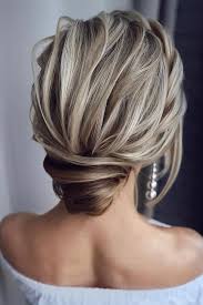 Your mother wants to look extra cozy and feminine on your. Mother Of The Bride Hairstyles 63 Elegant Ideas 2020 21 Guide Mother Of The Bride Hair Hair Styles Mother Of The Groom Hairstyles