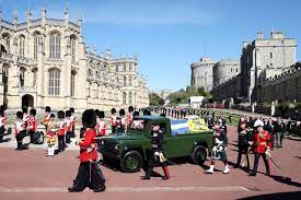 Her majesty the queen, together with other members. Wkdv9r7jzjjebm