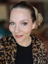 Uh-huh honey…wildly popular Nude Honey is back for good! 🙌 We just had to  bring this well-loved shade into our permanent LipSense line. Originally  launched in 2019 as part of the limited