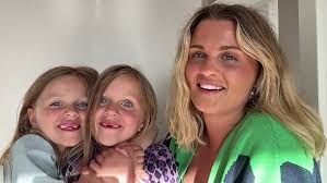 Huggorm föll ner från träd