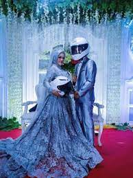 Depan pelaminan pun terlihat genangan air yang cukup tinggi. 6 Gaya Nyeleneh Pengantin Di Pelaminan Ini Bikin Tamu Undangan Ngakak Hot Liputan6 Com