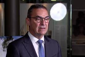 SA Health calls for patience as wait times for Adelaide COVID-19 testing  clinics stretch to eight hours