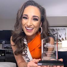 Tonight I was selected as the winner of the Women in Business Scholarship,  earning $10,000 for my education!🧡 I am