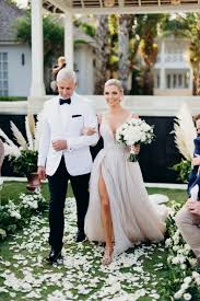 Hannah Polites Ties The Knot In Stunning Bali Affair Bohemian Style Wedding Dresses Vogue Wedding Bohemian Style Wedding