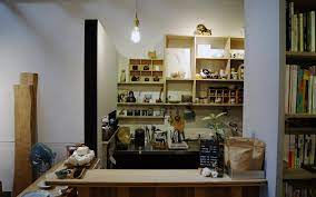 豆ㄦdor art room 藝廊 咖啡店 茶店 台南市中西區 tainan 豆ㄦ經營畫廊 陶器 咖啡與茶 我們試圖在一棟60年的挑高屋架老屋 完成一個可供看展 閱讀 品茶與咖啡的人文空間 room your space art room