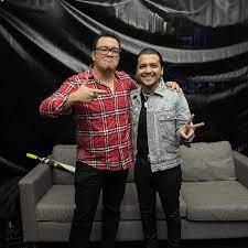 Comedian franco escamilla shares stories about parenting his children when they get into trouble, with reflections on gender, friendship and romance. Franco Escamilla Francoescamillaoficial Instagram Photos And Videos