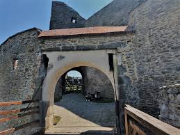 Cetatea nu are taxă de intrare, momentan! Plimbare Printre Cei 750 Ani De Istorie La Cetatea Deva