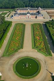 The French Formal Garden Was Created Beginning In 1992 By A New Owner Interior Designer Jacques Garcia It Was Inspired By French Castles Chateau Castle House