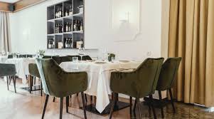 The classic white columns accent the yellow exterior, a vision that stands apart from the surrounding forest and meadows. Hotel In Vipiteno Anett Become Part Of It