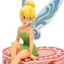 Figura Campanilla Sentada En El Corazon En 2020 Disney Decoraciones De Disney Dumbo