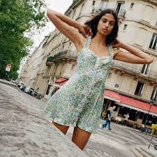 Si vous pensez que la robe de soirée longue ne peut se porter qu'en de rares occasions très chic, comme un bal, par exemple, vous vous trompez : Les Plus Belles Robes Zara Que L On Va Porter Cet Ete Elle