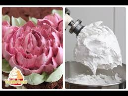 Gelingsicheres Eiweisscreme Rezept Fur Blumen Spritzen Mit Eiweisscreme Torten Dekorieren So Gelingen Schone Blumen Creme Fur Torten Tortencreme Rezepte Torten
