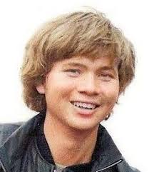 How to use egg flats for spacing root crops like carrots and beets?