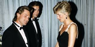 A runaway who believes life under the big top will set things right falls into hilarious jams and scams with some circus pals. Amazing Kurt Russell Facts Ultimate Movie Rankings