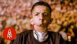 YouTube: Rapero se convirtió en la voz de adolescente compositor que nació  sin mandíbula