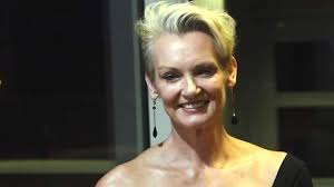 Coronafeirws: Yr effaith ar yr hunan gyflogedig