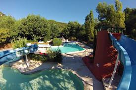 Zwembaden Camping En Huuraccomodatie In Drome Provencale In Het Domein Van De Ecluse In Benivay Ollon Dichtbij Buis Les Baronnies Met Afbeeldingen Zwembaden Camping Vakantie