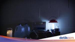Sehingga saat mati lampu tak akan membuat anda terhalangi untuk bisa membaca buku favorit. Tak Perlu Lilin Ini 5 Jenis Lampu Darurat Saat Rumah Mati Lampu