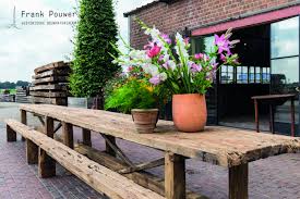 pin op oud eiken tafel