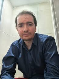 I'm bald and have short hair. I am a Psychologist. I'm gay and passive. I'm  British and Italian. I wear hearing  aids.🇮🇹🇬🇧🇺🇸🇨🇳🇦🇺🇧🇷🇬🇷🇷🇸🇦🇲🇷🇴🇲🇽🇲🇫🏳️‍🌈🇪🇦🇳🇱💒⛪👬