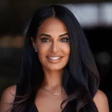 Lee Mintz's Instagram, Twitter & Facebook