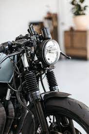 There S A Whole Lot Of Customs Out There That Fly Pretty Close To The Definition Of Cheating You Can Do Up A Sr500 To Look Cafe Racer Yamaha Bikes Motorcycle