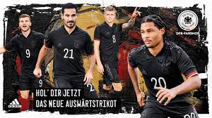 Ich finde es wunderbar, dass der dfb um wolfgang niersbach nach der erfolgreichen zerschlagung des korrupten systems fifa wieder ein heißes eisen anpackt und das deutschland des jahres 2015. Elegant In Schwarz Das Neue Auswartstrikot Dfb Deutscher Fussball Bund E V