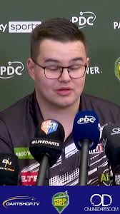 Lauren 'Lightning' Hemp 🆚 Mary 'Thunder' Fowler 🎯 Who has got what it  takes to be the VR Darts Champion? 🤔 #mancity #darts #football