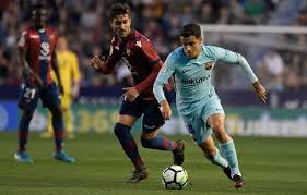 El levante ud acaba con la imbatibilidad del fc barcelona y cierra de la mejor manera la temporada delante de su afición laliga santander j37suscríbete al. El Barcelona Pierde El Invicto Ante El Levante Deportes El Pais
