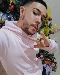 Israel Solis's Instagram, Twitter & Facebook