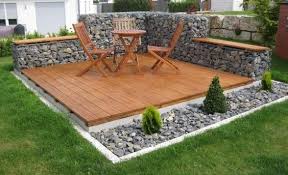 Sitzecke Mit Gabionen Eingefasst Und Eine Wunderbare Terrasse Geschaffen Ideenausdrahtundstein Drahtsteinmauer Gabionen Garten Gartenecke Gartengestaltung