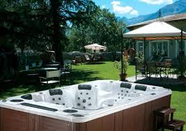 Stone freestanding bathtub habana dark 189 cm x 90 cm x 56,5 cm. Mini Piscina O Vasca Idromassaggio Scopri Qual E La Soluzione Perfetta Per Te