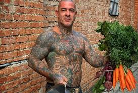 Henrique is also known and appreciated by his fans for his love of tattoos. Durante Pandemia Fogaca Inaugura Delivery Do Sal Gastronomia E Faz Doacao De Marmitas
