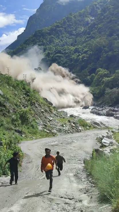 Terrifying moment workers flee for their lives as 50ft tsunami of mud  thunders down valley at horror speed in Nepal