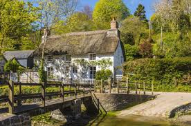 Traditional country cottages that look like something from a chocolate box! 8 Beautiful Thatched Cottages In England